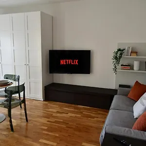 Micky House-wifi Netflix Garage , Arcore Italia